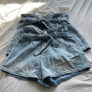 Button fly shorts with a tie